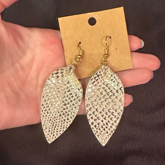 Elegant Gold Leaf Earrings - Picture 2 of 2